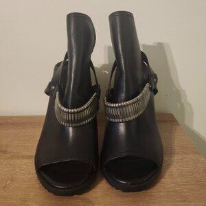 Never worn DKNY Women's Open Toe Metal Strap Detail Heeled Bootie Sandal